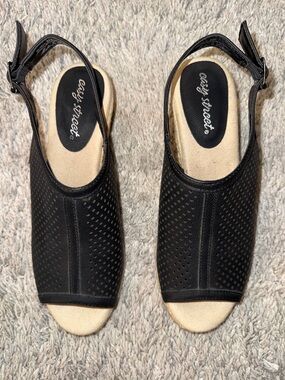 easy street Black Perforated Slingback Peep-Toe wedge Sandals beach summer sz 8